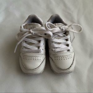 WHITE REEBOK CLASSIC KIDS SIZE 5